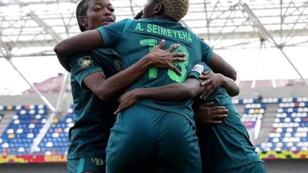 falconets-huddle-horizontal